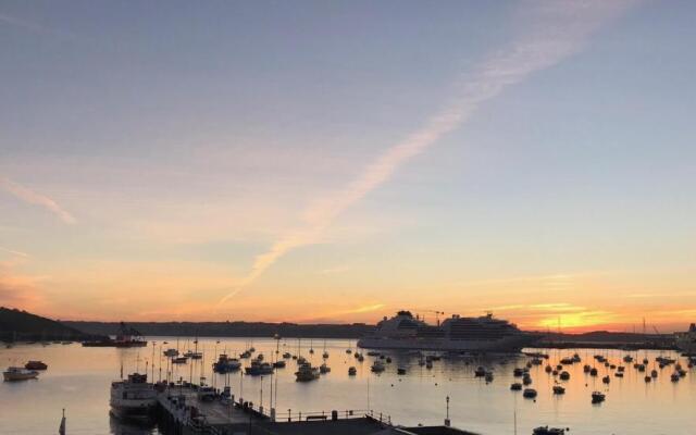 Large central Falmouth apartment with views and parking