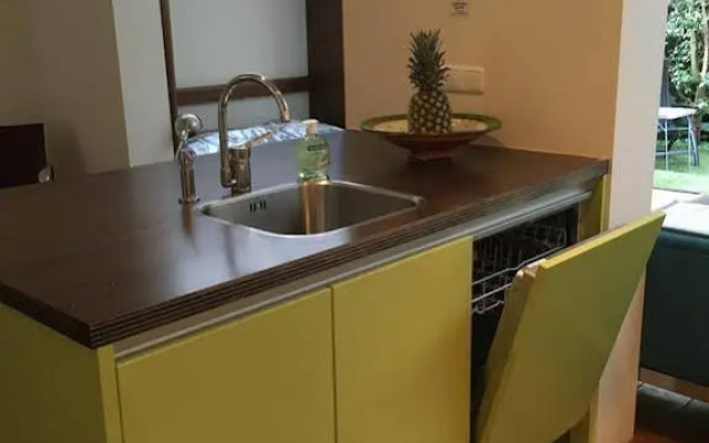 Studio Zaagmolen, Superb stylish apartment, 65m2 with private garden, close to city centre