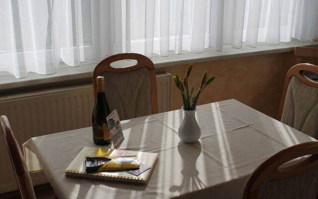 Spacious Bungalow near Sea in Grundshagen