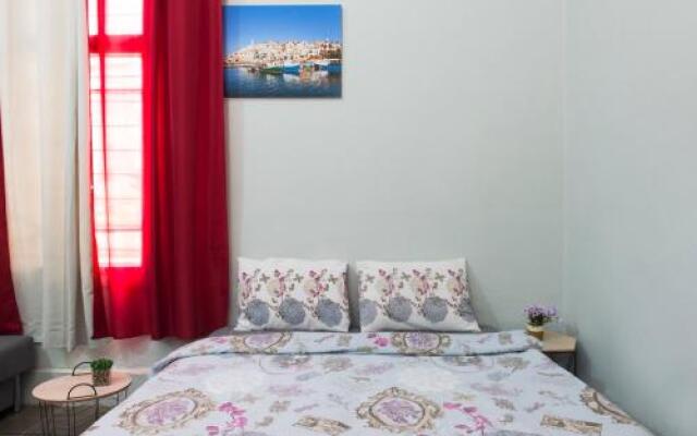 Sapir Hostel - Adults Only