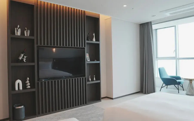 Wave M Hotel East