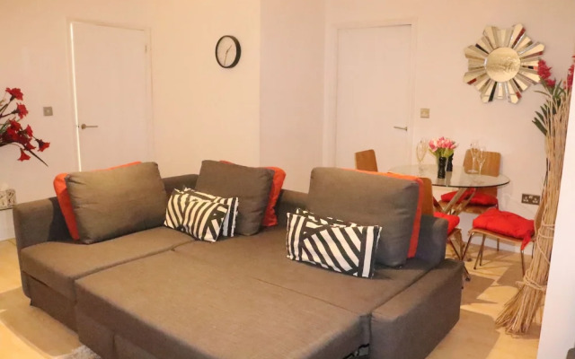 Skyline Haven Modern 2BR w/ Free Parking & 4kTV