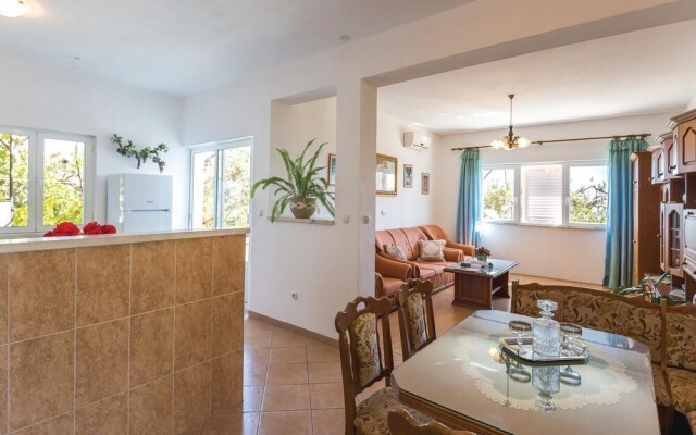Stunning Home in Makarska With Wifi and 3 Bedrooms