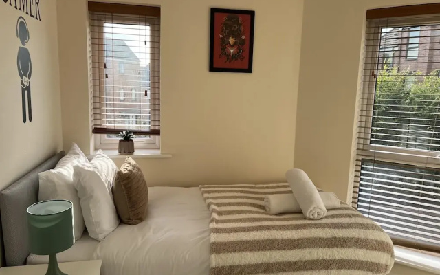 Cozy Retreat Sleeps 9 With Garden