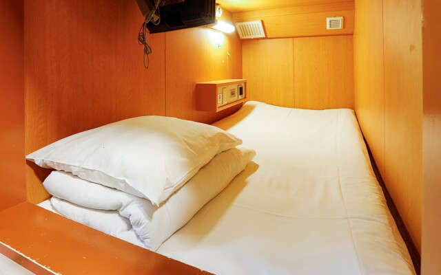 Niko Niko Capsule Hotel