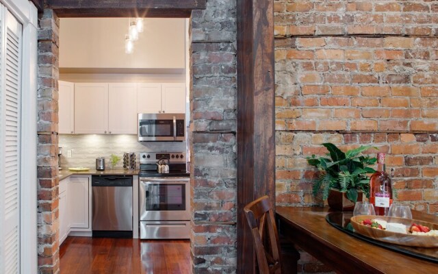 Newly Renovated Historic District Apt