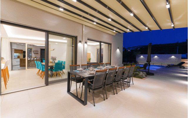 Bondi in Supetar with 4 bedrooms and 4 bathrooms