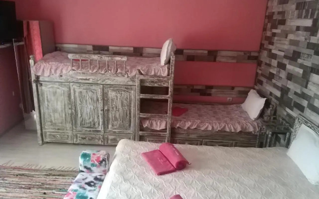 Kyshta za Gosti Tam Krai Rekata