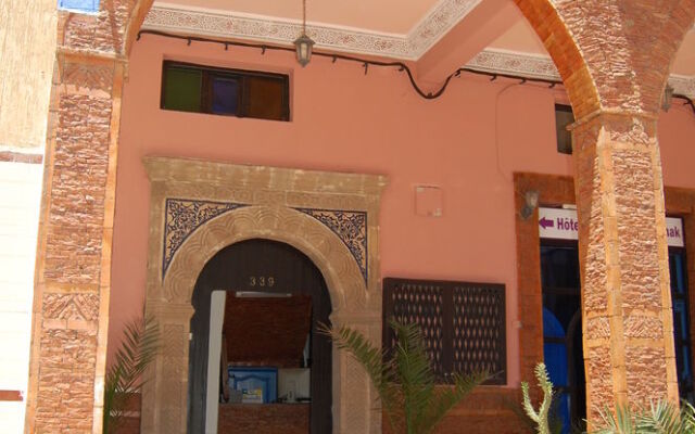 Riad Eraounak Souiri Hotel