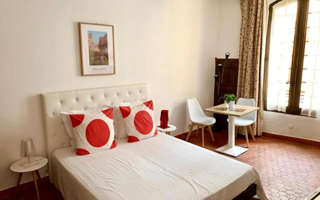 le 1835, studio rouge-Corail