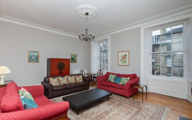 Spacious, Elegant 4BR New Town Flat For 9