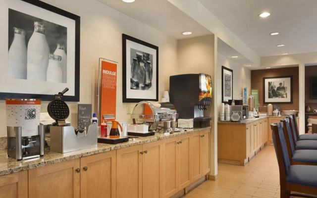 Hampton Inn Shawnee