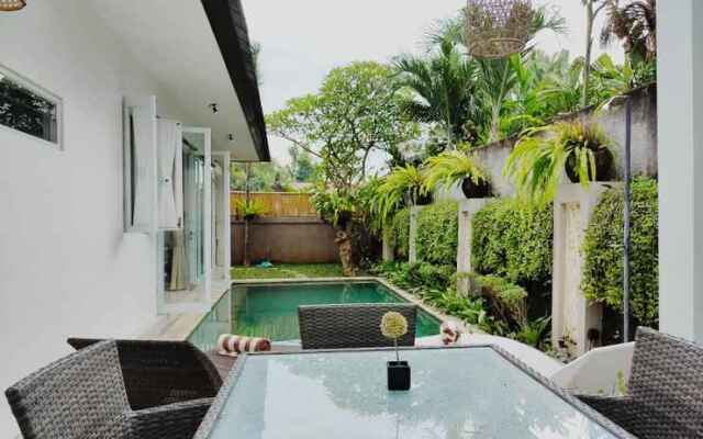 Rumah Garden Berawa Canggu Villa