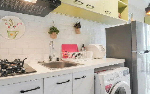 Comfortable Studio at West Vista Apartment
