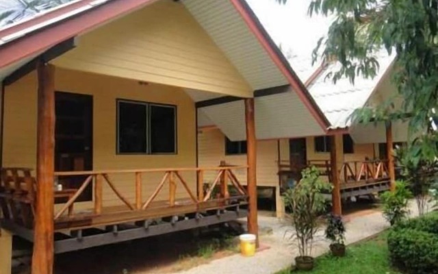 Baan Tai Rom Yen Resort
