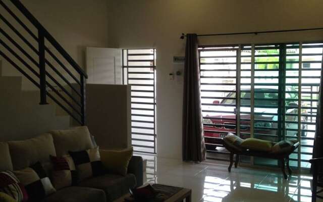 Rest & Relax Homestay Ipoh Garden East