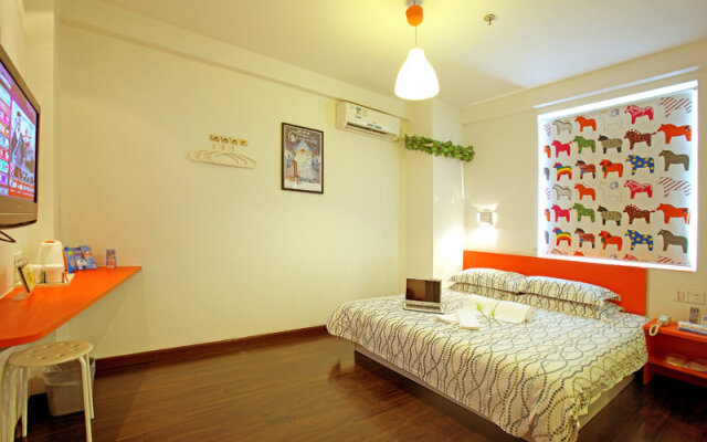 Hangzhou ACG Life Theme Hotel (Daguan Qianjiang Market Branch)