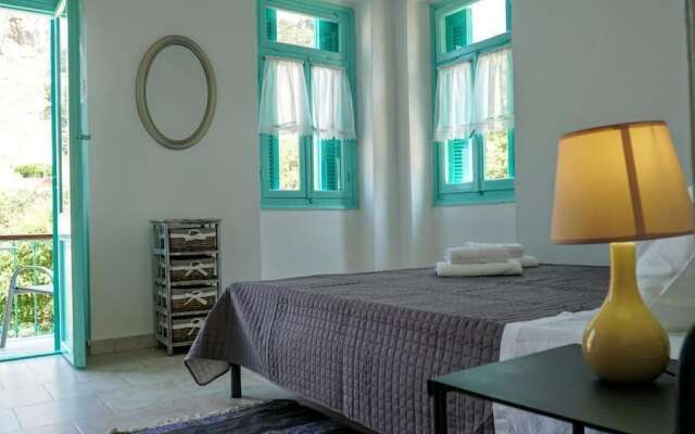 Symi Fos