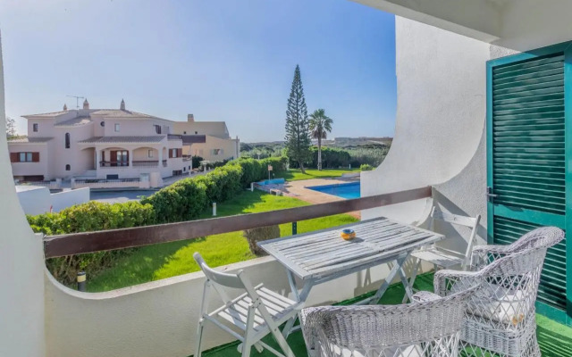 Apartment Julio Pomar, swimming pool