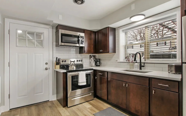 Fascinating 1BR Apartment in Skokie