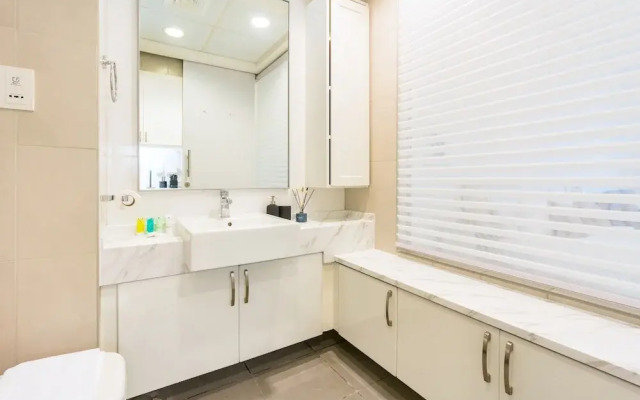 Gorgeous Studio with breath-taking Palm Views