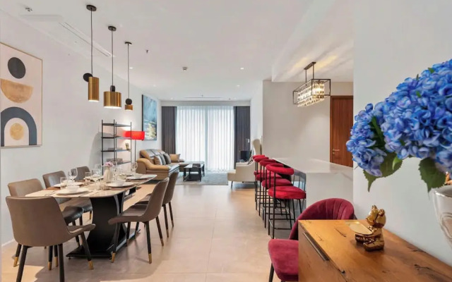 The Crest Residence Luxury by Metropole