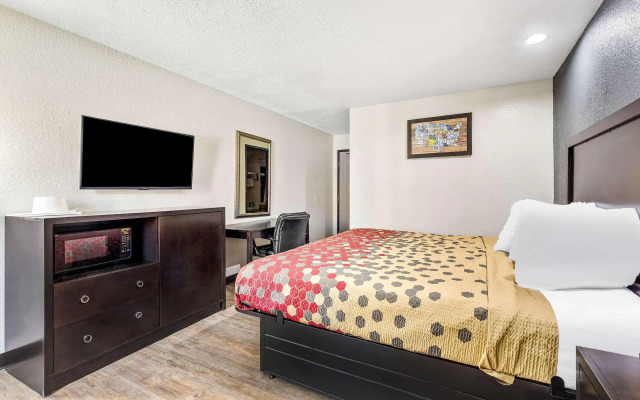 Econo Lodge Akron Copley Northwest