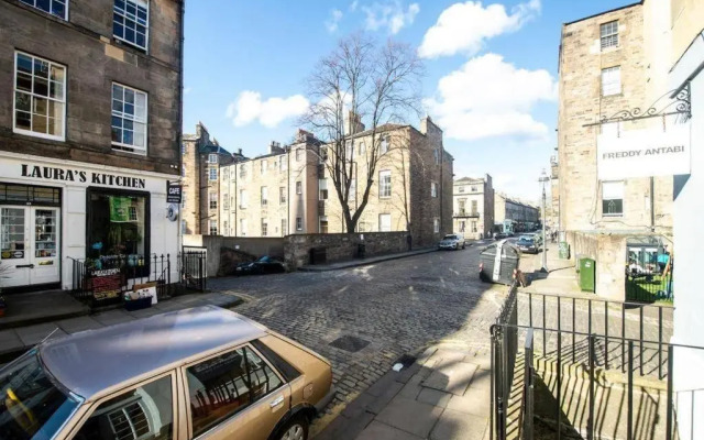 Ultra Modern, West End Village, Refurbished 1 bed