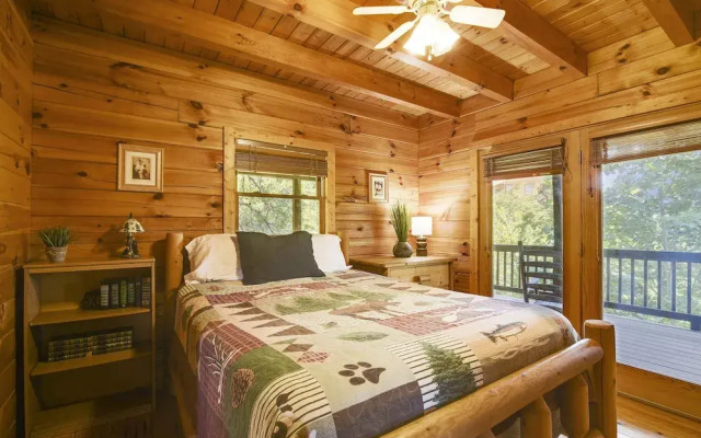 Mountain Serenity 2 Bedroom Cabin by RedAwning