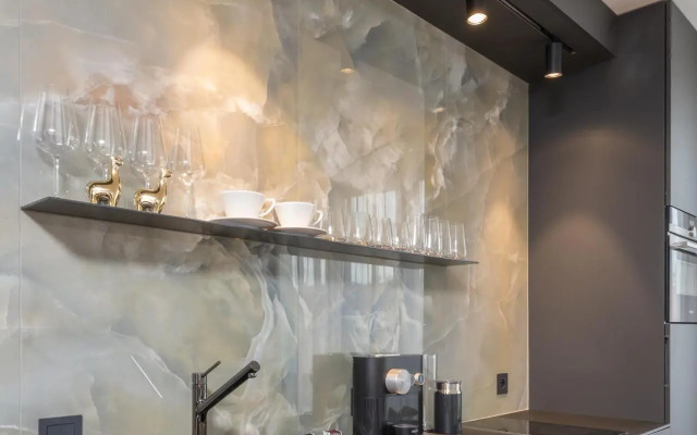 Fully renovated stylish duplex in a convenient location