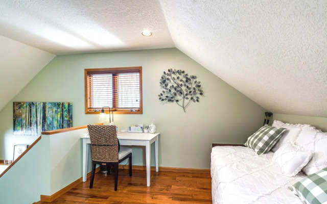 Galena Townhome w/ Deck & Golf Course View!