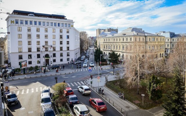 Tres Chic Studio - Victoria Avenue