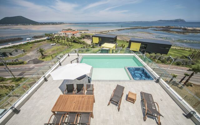 Hotel & Pool Villa Attirance