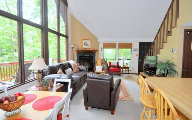 Fox Hollow - Cozy Den With a Hot Tub