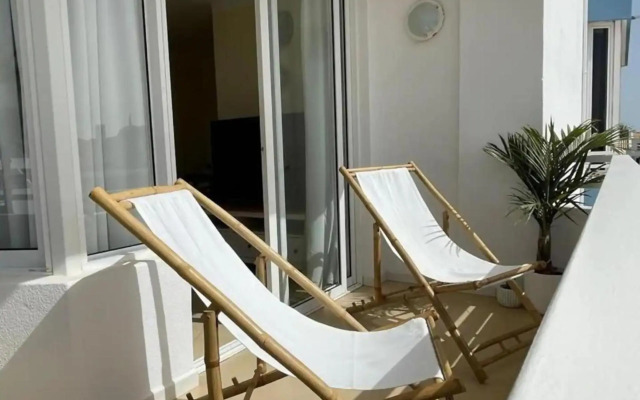 Refurbished 1 bedroom apartment with large pool