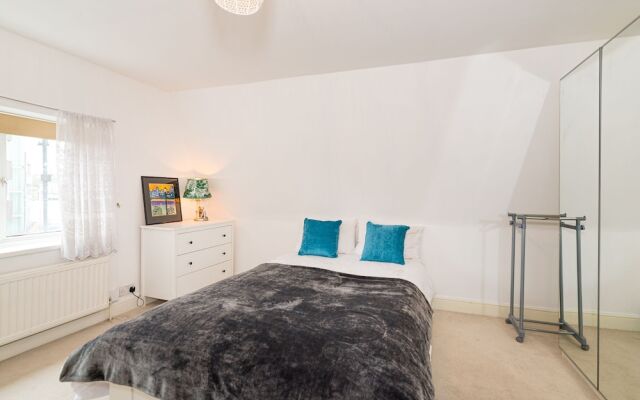 Central Richmond Studio
