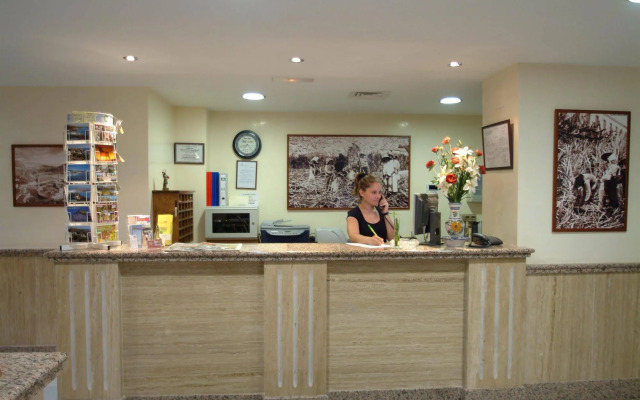 Hotel Avenida Tropical