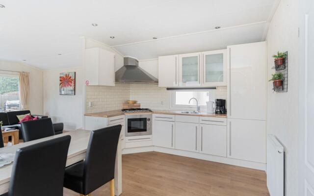 Comfortable chalet with a terrace at 3 km from Baarle-Nassau