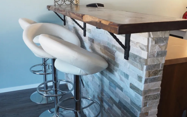 Apex Inn Studio Rm 306 1 Bedroom Condo