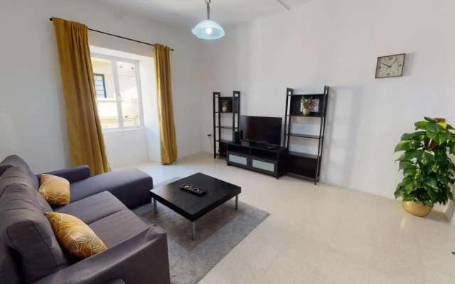 St Julians - Balluta Bay large 3 bedroom apartment