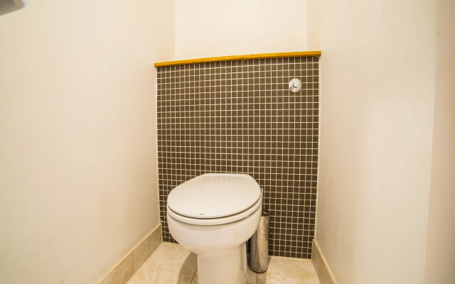 OYO The Cleveland Hotel