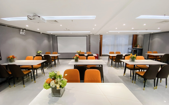 GreenTree Inn Express Hotel((Hebi East Station Store)