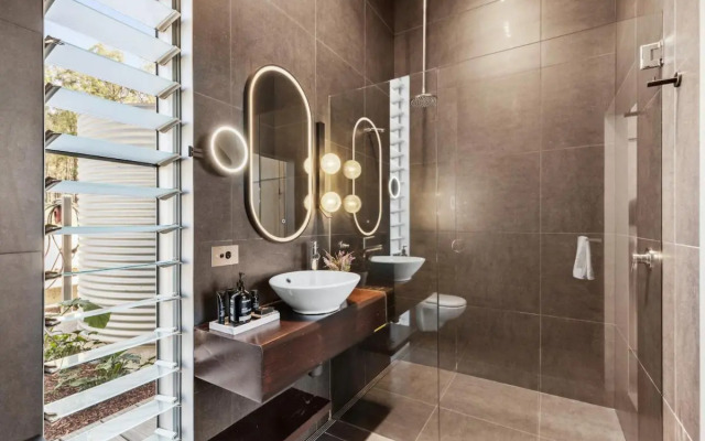 The Longhouse - Suite 3