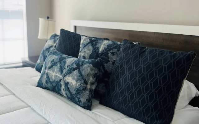 Fantastic Get Away Condo In Strongsville!