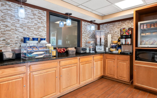 Days Inn by Wyndham Hillsdale