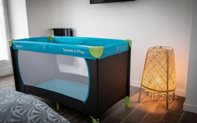 Disneyland House - Terrace - Sunny - Parking