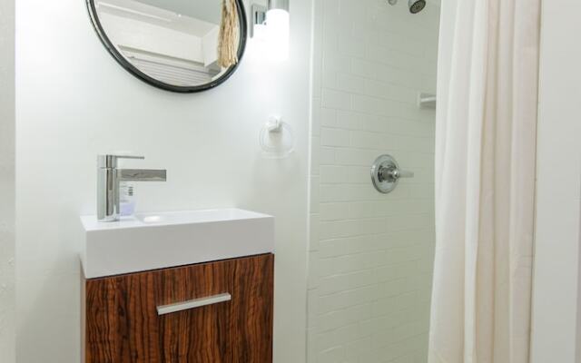 Honey Suite - Luxury Bed - Peaceful and Quiet Central D.C.