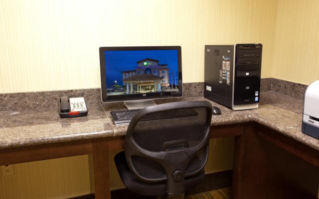 Holiday Inn Express Hotel & Suites Fresno South by IHG
