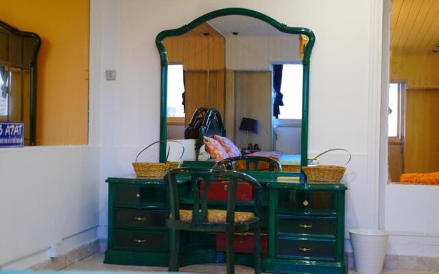 Spacious 2 Bedroom Apt Viewing the Holy Nile