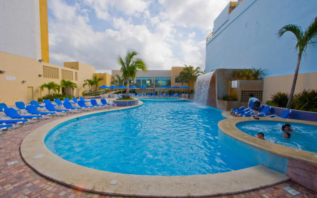 Las Flores Beach Resort